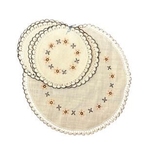 New vintage linen embroidered crochet  white set of 6 5.5” 1 10” Duchess doilies